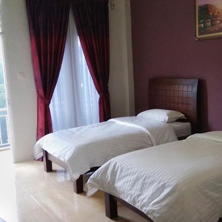 Tulip Inn Tomohon Exterior photo